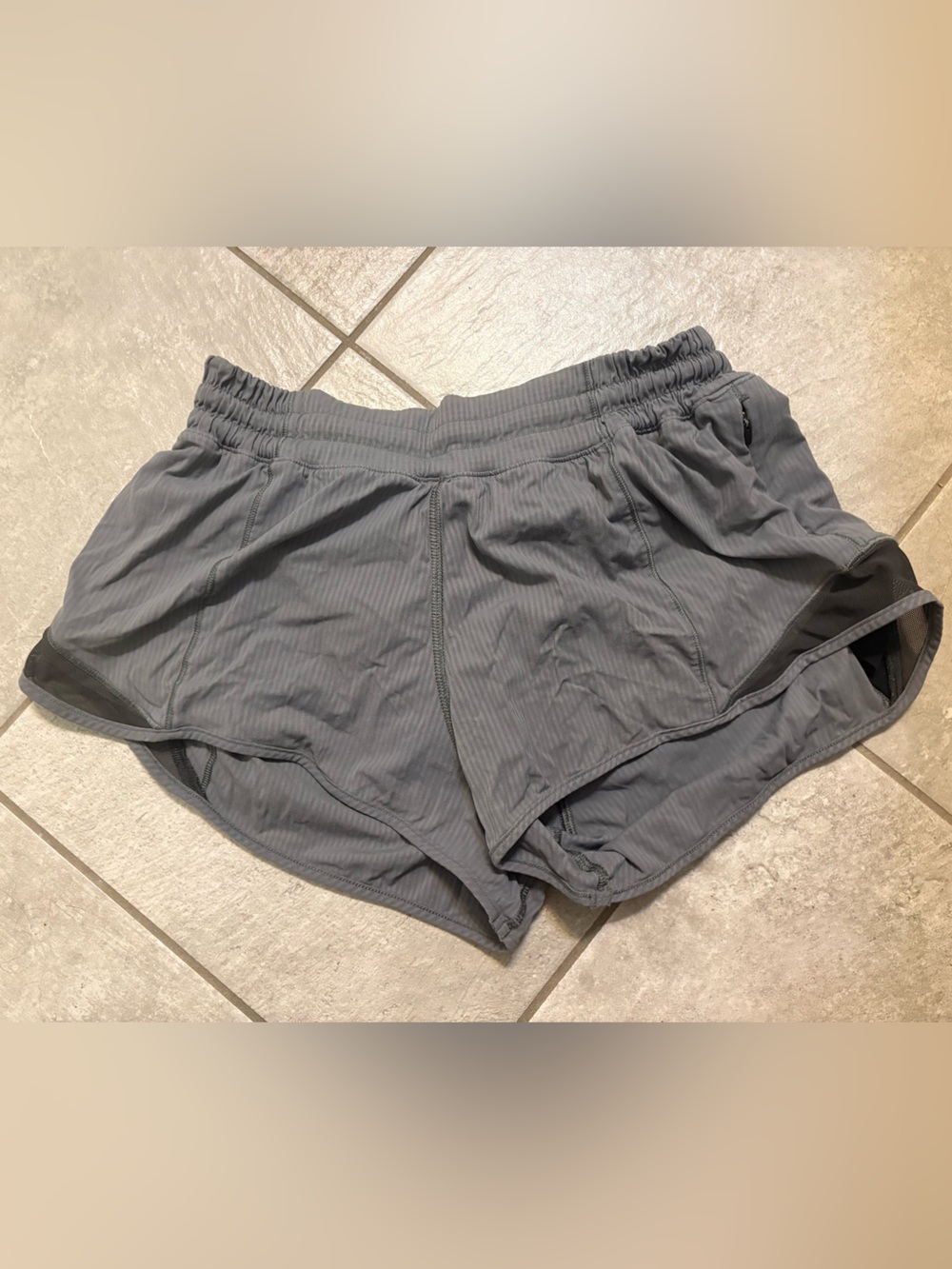 Lululemon grey striped hotty hot shorts 2.5 inch